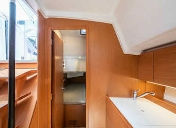 Rent a sailboat in Nidri Marine - Bavaria C42