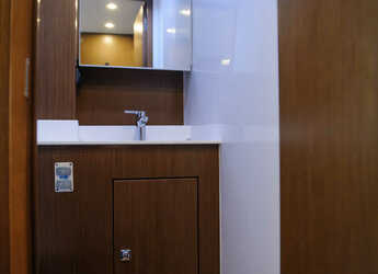 Rent a sailboat in Nidri Marine - Bavaria C57