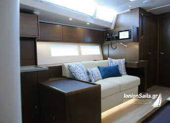 Rent a sailboat in Nidri Marine - Bavaria C57