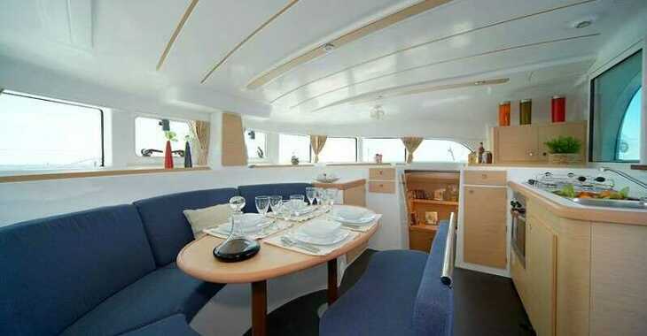 Rent a catamaran in Lefkas Marina - Lagoon 380 - 4 + 2 cab.