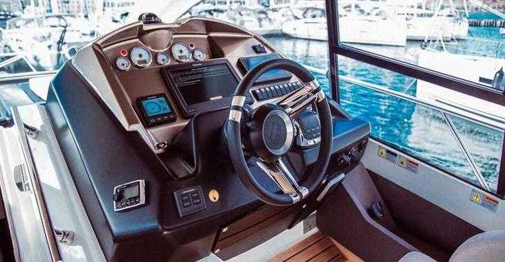 Rent a motorboat in Marina Lav - Cranchi M44 HT