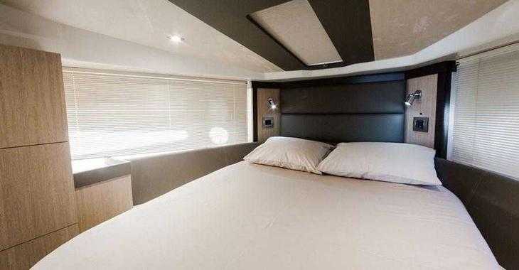 Rent a motorboat in Marina Lav - Cranchi M44 HT