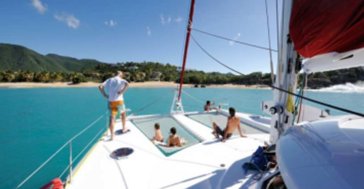 Alquilar catamarán en Marina Ibiza - Fountaine Pajot 60