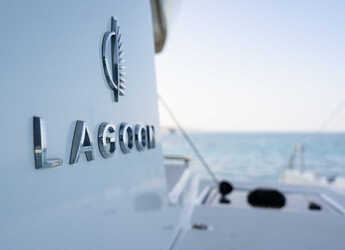 Alquilar catamarán en Marina Zeas - Lagoon 46 