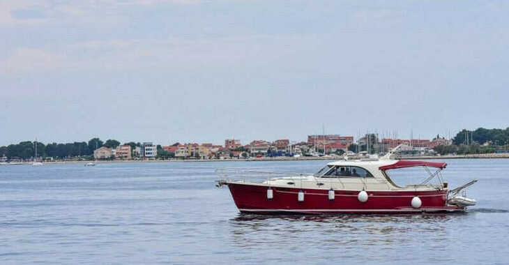Rent a motorboat in Zadar Marina - Adriana 44