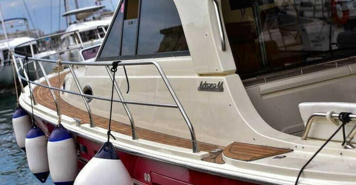 Rent a motorboat in Marina Tankerkomerc - Adriana 44