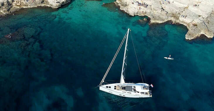 Rent a sailboat in Veruda - Hanse 588