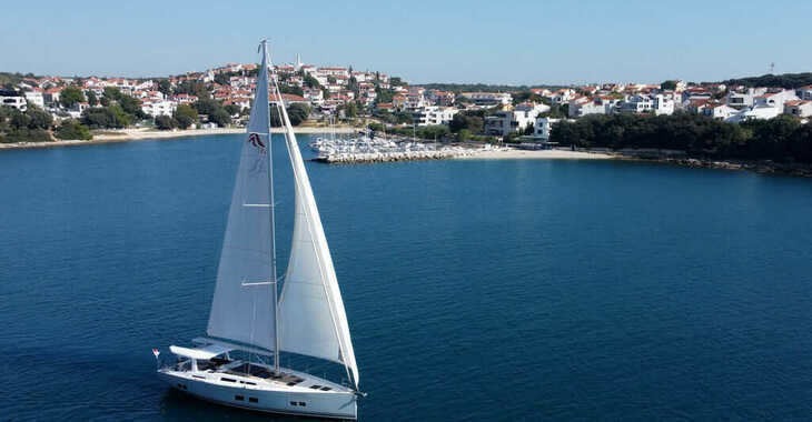 Rent a sailboat in Veruda - Hanse 588