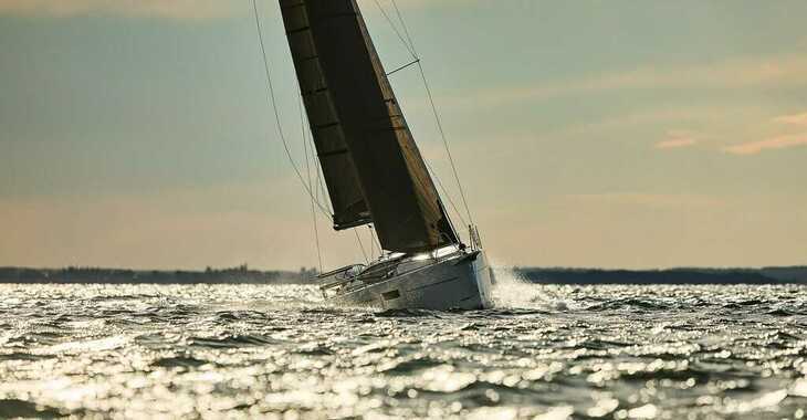 Rent a sailboat in Marina Real Juan Carlos I - Maxus 35 (see with our base extra options availability as Air Conditioned)