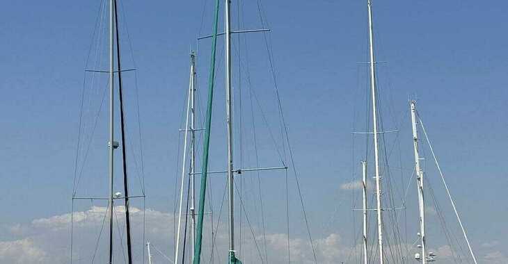 Rent a sailboat in Marina Real Juan Carlos I - Maxus 35 (see with our base extra options availability as Air Conditioned)