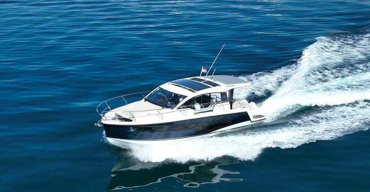 Rent a motorboat in Marina Kastela - Sealine C335V