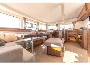 Chartern Sie katamaran in Mykonos Marina - Lagoon 42 A/C & GEN.