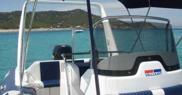 Rent a dinghy in Club Náutico Ibiza - Valiant 750 Cruiser