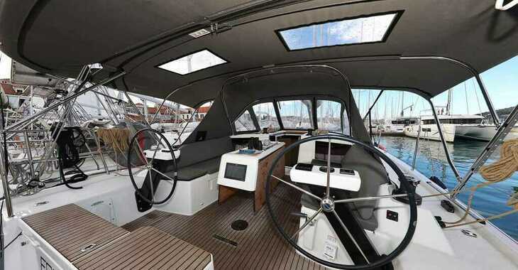 Rent a sailboat in Trogir ACI Marina - Dufour 390