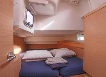 Rent a sailboat in Real Club Náutico de Palma - Sun Odyssey 419 - 3 cab.