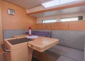 Rent a sailboat in Real Club Náutico de Palma - Sun Odyssey 419 - 3 cab.