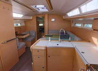 Rent a sailboat in Real Club Náutico de Palma - Sun Odyssey 419 - 3 cab.