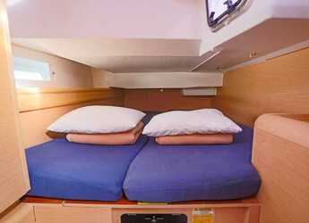 Rent a sailboat in Real Club Náutico de Palma - Sun Odyssey 419 - 3 cab.