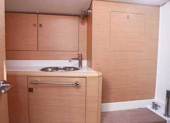 Rent a sailboat in Real Club Náutico de Palma - Sun Odyssey 419 - 3 cab.