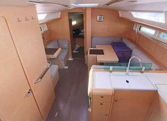 Rent a sailboat in Real Club Náutico de Palma - Sun Odyssey 419 - 3 cab.