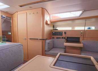 Rent a sailboat in Real Club Náutico de Palma - Sun Odyssey 419 - 3 cab.