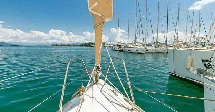 Chartern Sie segelboot in Marina Gouvia - Dufour 350 GL