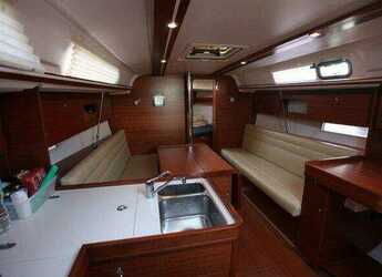 Rent a sailboat in Contra Muelle Mollet - Dufour 335 GL