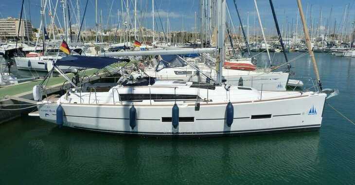 Rent a sailboat in Contra Muelle Mollet - Dufour 382 GL - 3 cab.