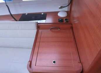 Rent a sailboat in Real Club Náutico de Palma - Dufour 382 GL - 3 cab.