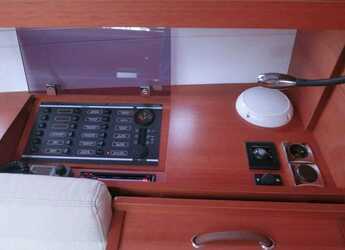 Rent a sailboat in Real Club Náutico de Palma - Dufour 382 GL - 3 cab.