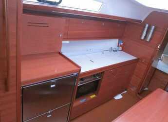 Rent a sailboat in Real Club Náutico de Palma - Dufour 382 GL - 3 cab.