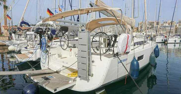 Chartern Sie segelboot in Contra Muelle Mollet - Sun Odyssey 440