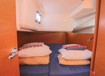 Rent a sailboat in Real Club Náutico de Palma - Sun Odyssey 440