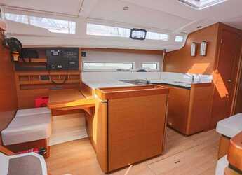 Rent a sailboat in Real Club Náutico de Palma - Sun Odyssey 440