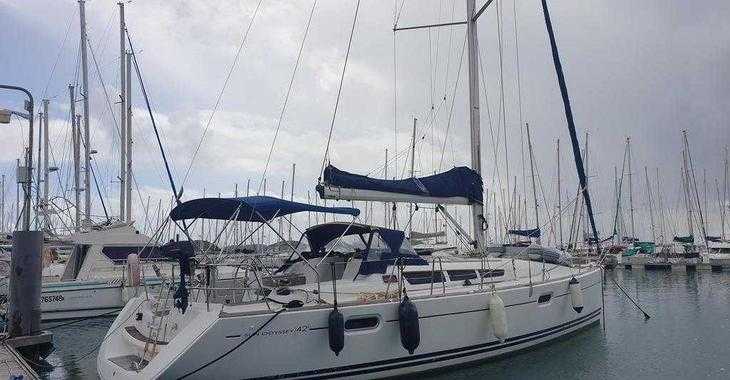 Rent a sailboat in Marina Le Marin - Sun Odyssey 42i