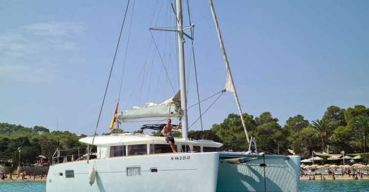 Rent a catamaran in Gandia - Lagoon 400