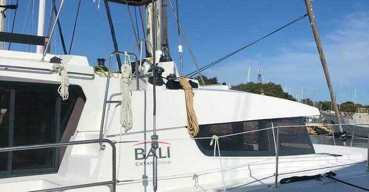 Rent a catamaran in Marina dell'Isola  - Bali 4.2
