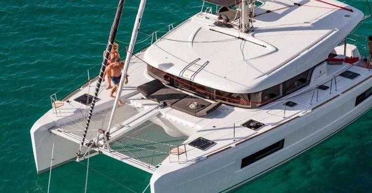 Rent a catamaran in Port d´Alcudia/Port de Alcudiamar Marina - Lagoon 40
