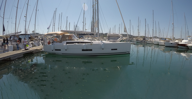 Rent a sailboat in Marina Gouvia - Dufour 390 GL