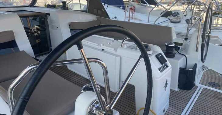 Chartern Sie segelboot in Marina Zeas - Sun Odyssey 440