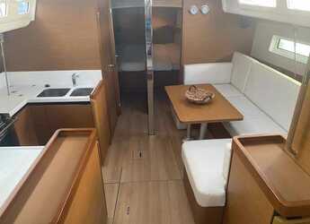 Chartern Sie segelboot in Marina Zeas - Sun Odyssey 440
