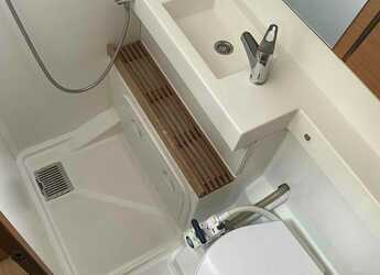 Chartern Sie segelboot in Marina Zeas - Sun Odyssey 440