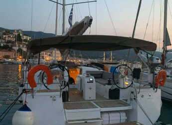 Chartern Sie segelboot in Marina Zeas - Sun Odyssey 440