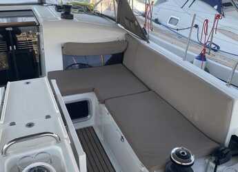 Chartern Sie segelboot in Marina Zeas - Sun Odyssey 440