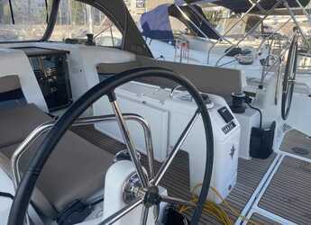 Chartern Sie segelboot in Marina Zeas - Sun Odyssey 440