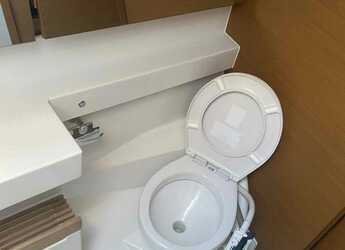 Chartern Sie segelboot in Marina Zeas - Sun Odyssey 440