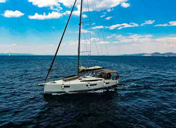 Chartern Sie segelboot in Marina Zeas - Sun Odyssey 440