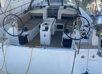 Chartern Sie segelboot in Marina Zeas - Sun Odyssey 440