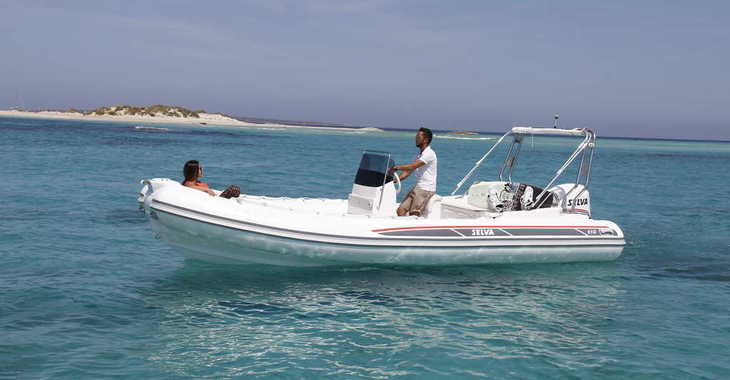Rent a dinghy in Marina Ibiza - Selva Marine 650 DS