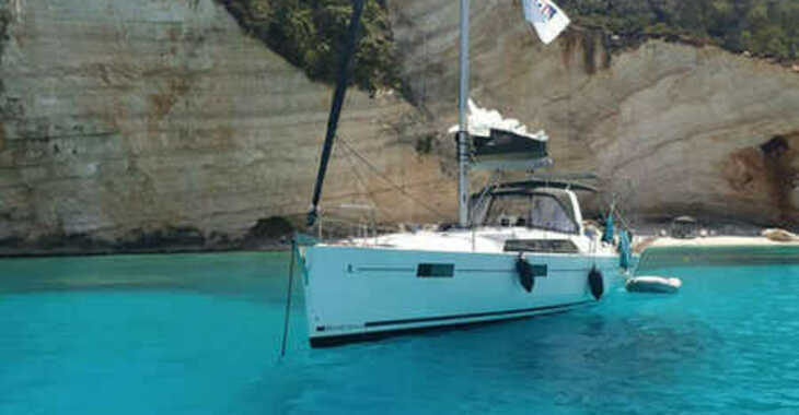 Rent a sailboat in Lefkas Marina - Oceanis 41.1